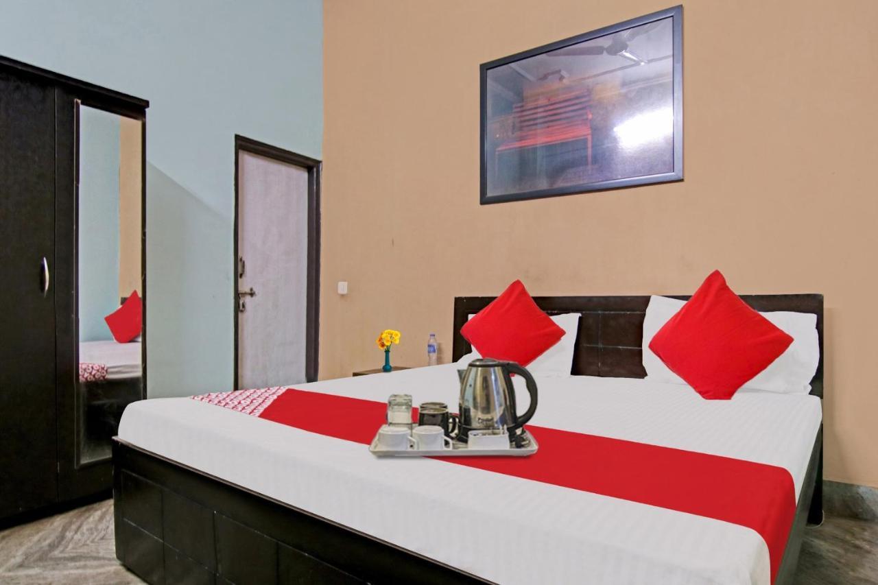 Flagship Hotel Decent Stay Near Pvr Vikaspuri Delhi Yeni Delhi Dış mekan fotoğraf