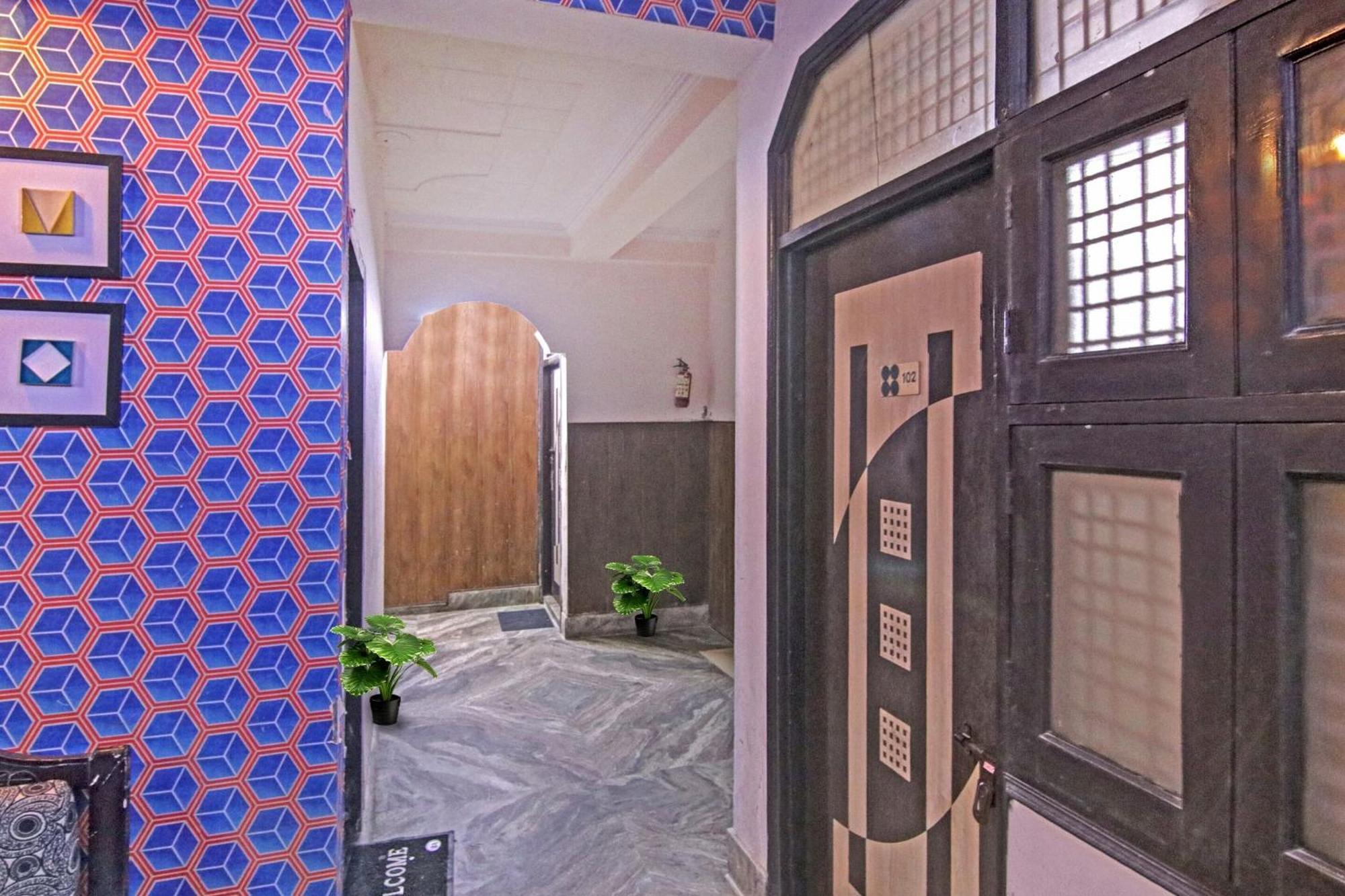 Flagship Hotel Decent Stay Near Pvr Vikaspuri Delhi Yeni Delhi Dış mekan fotoğraf