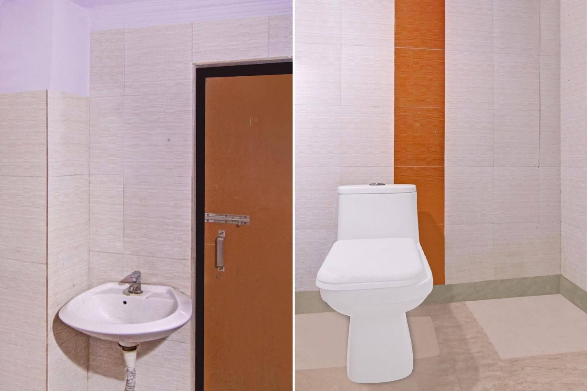 Flagship Hotel Decent Stay Near Pvr Vikaspuri Delhi Yeni Delhi Dış mekan fotoğraf
