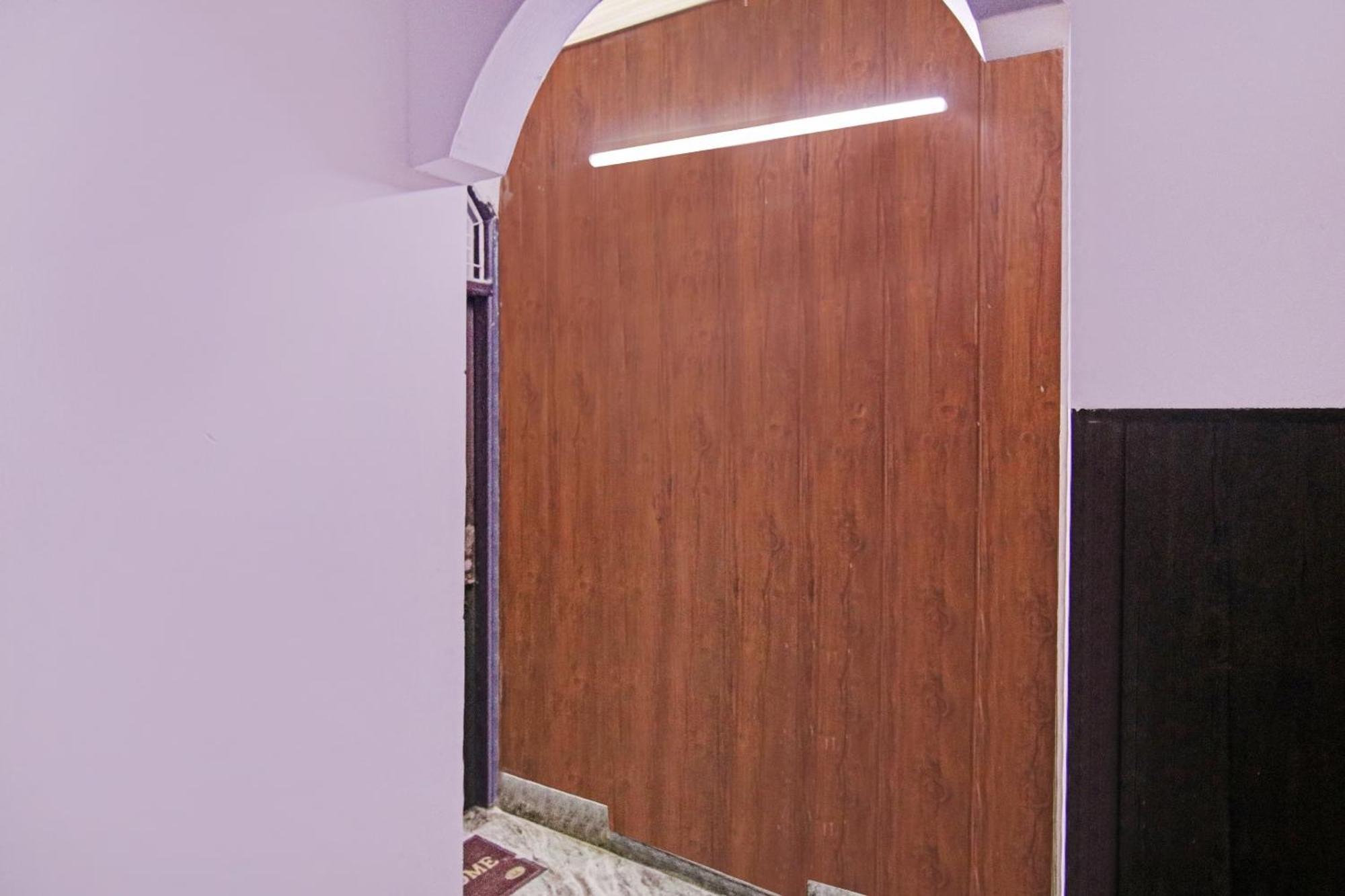 Flagship Hotel Decent Stay Near Pvr Vikaspuri Delhi Yeni Delhi Dış mekan fotoğraf