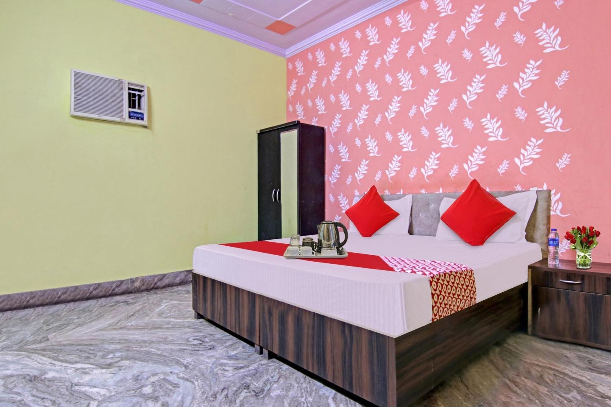 Flagship Hotel Decent Stay Near Pvr Vikaspuri Delhi Yeni Delhi Dış mekan fotoğraf