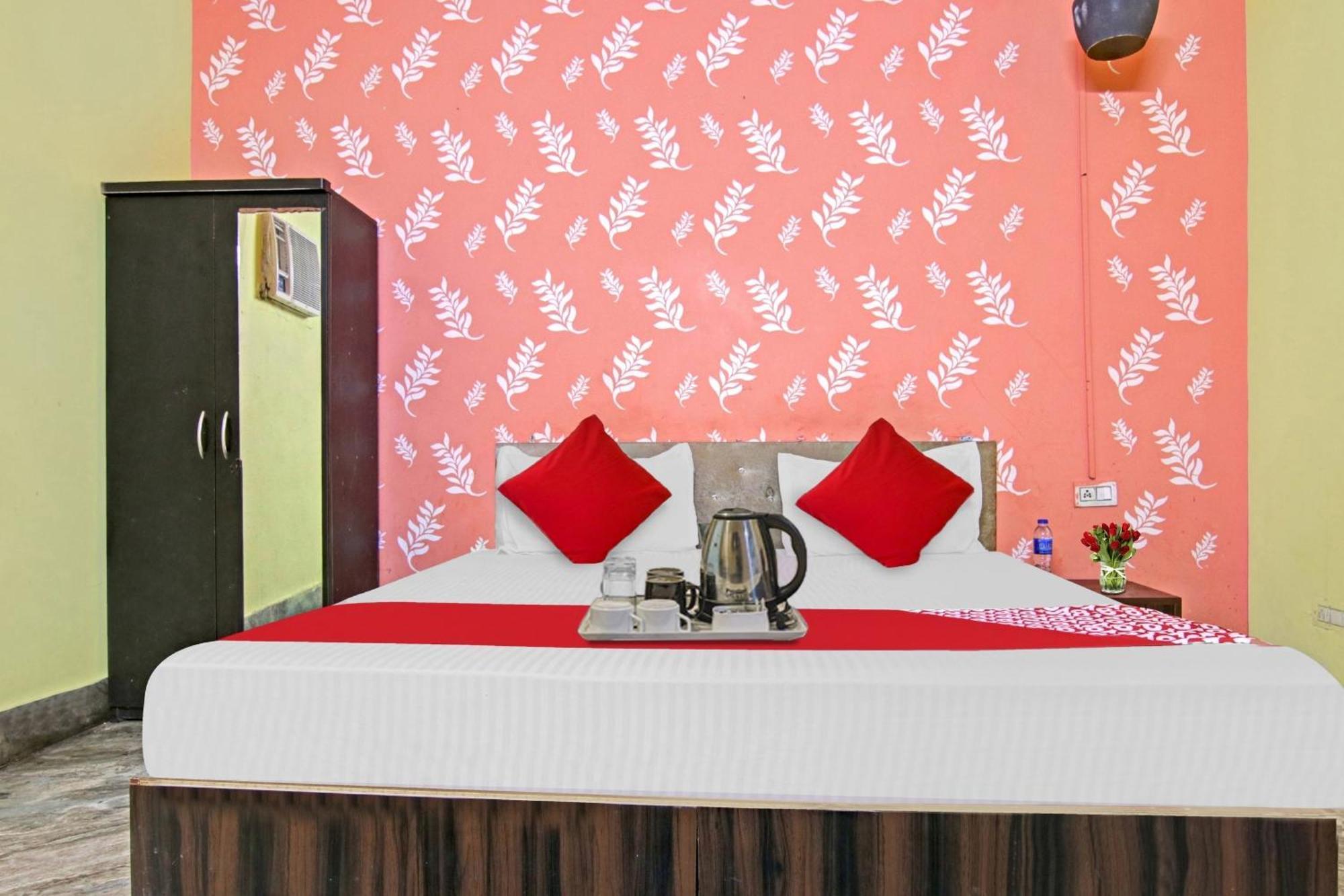 Flagship Hotel Decent Stay Near Pvr Vikaspuri Delhi Yeni Delhi Dış mekan fotoğraf